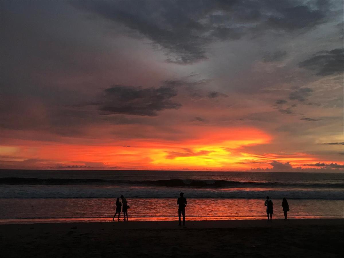 The Exile Sunset Bar & Bungalow Гілі-Траванган Екстер'єр фото
